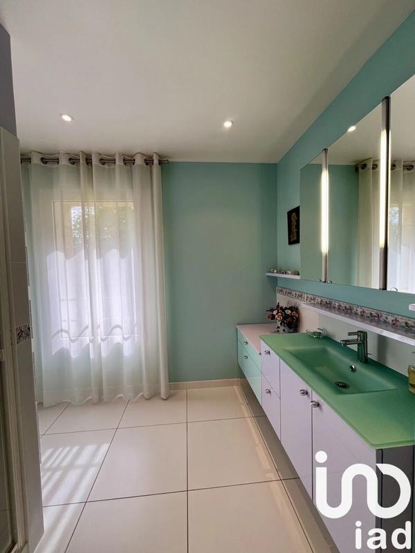 Maison - 260 m² - 10 pièces