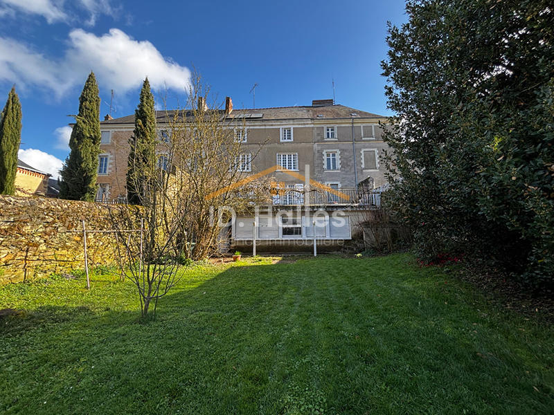 Maison - 209 m² - 8 pièces