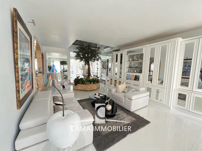 Maison - 197 m² - 7 pièces