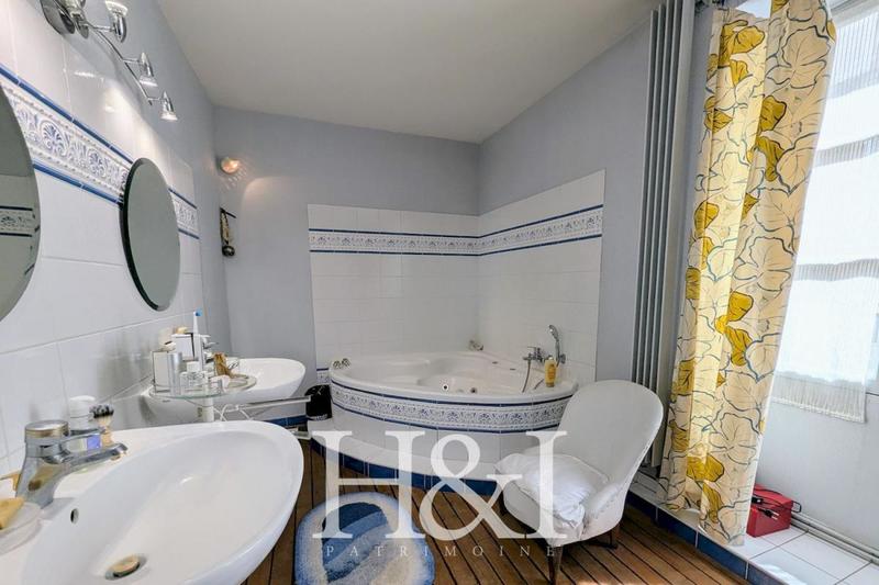 Propriété - 193 m² - 11 pièces