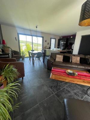 Maison - 103 m² - 5 pièces