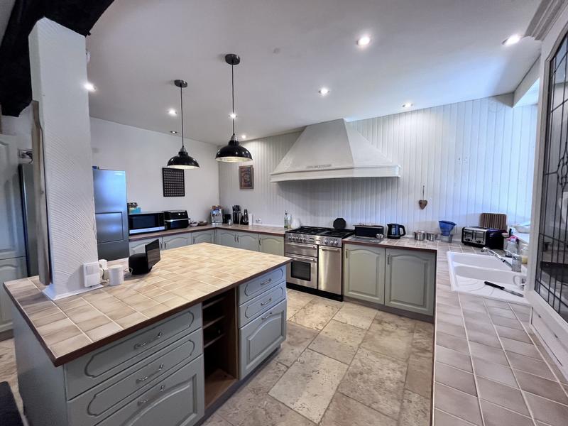 Maison traditionnelle - 230 m² - 9 pièces