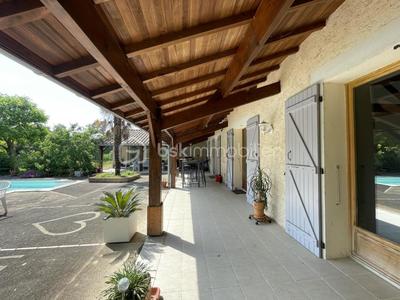 Maison traditionnelle - 270 m² - 7 pièces