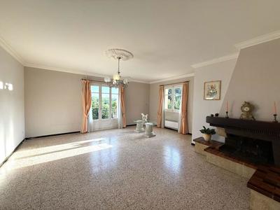 Propriété - 223 m² - 6 pièces