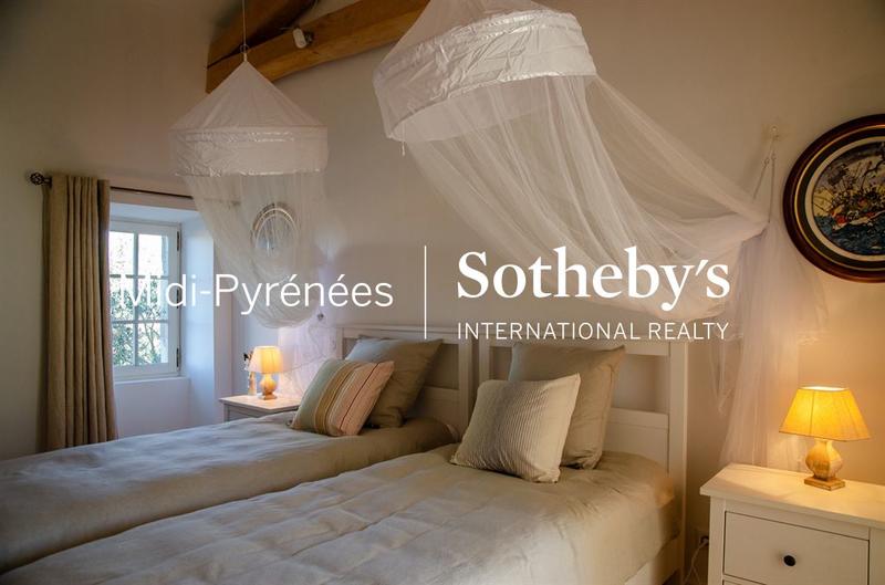 Maison - 397 m² - 9 pièces