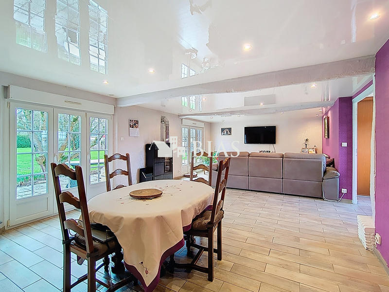 Maison traditionnelle - 180 m² - 7 pièces