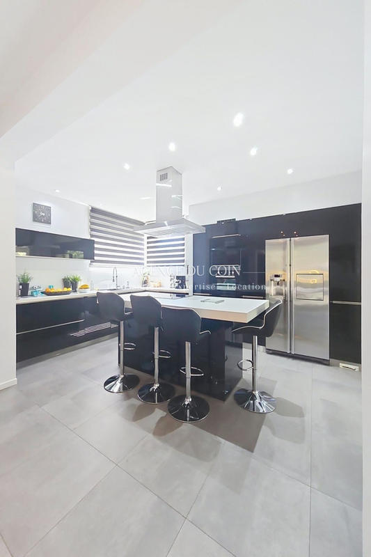 Villa - 300 m² - 7 pièces