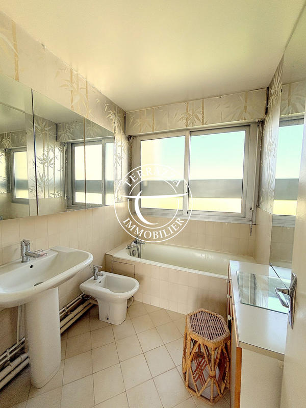 Appartement - 121 m² - 6 pièces