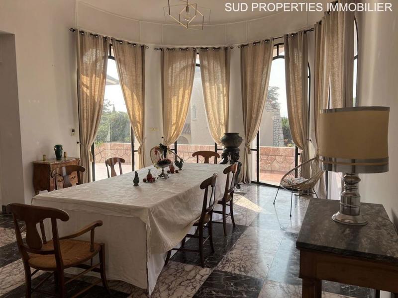 Villa - 247 m² - 7 pièces