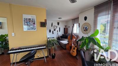 Maison - 92 m² - 5 pièces