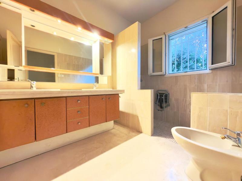 Propriété - 187 m² - 7 pièces