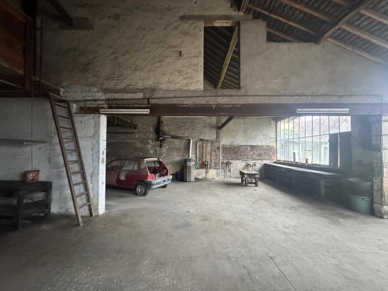 Maison - 412 m² - 8 pièces