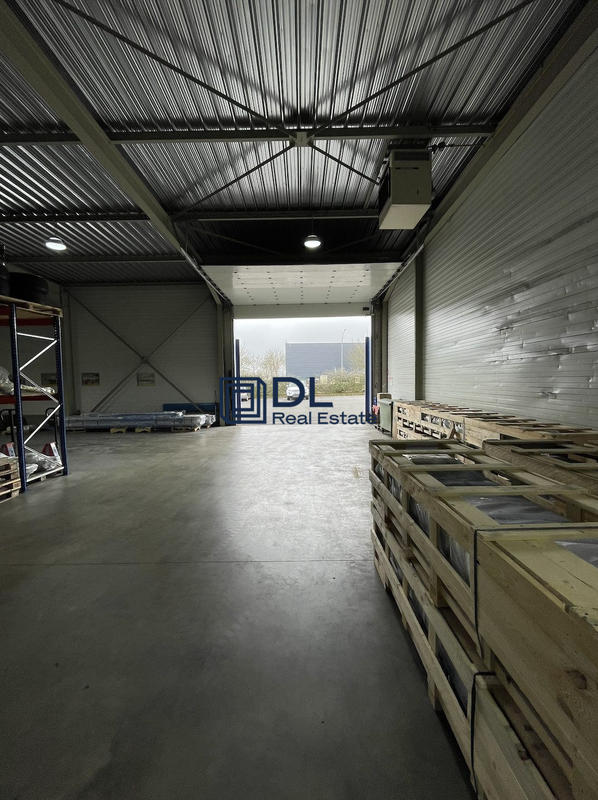 Entrepôt - 827 m²