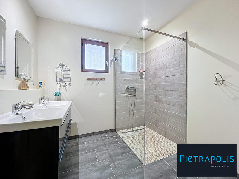 Maison - 180 m² - 8 pièces