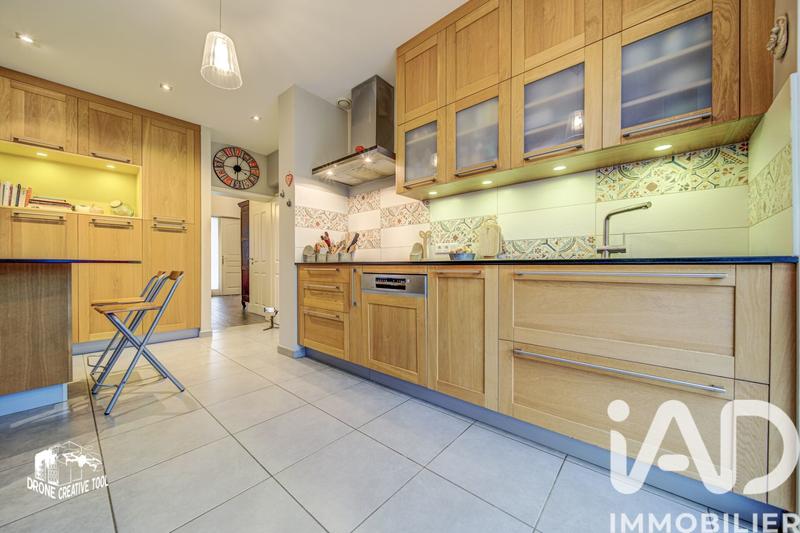 Maison - 212 m² - 9 pièces