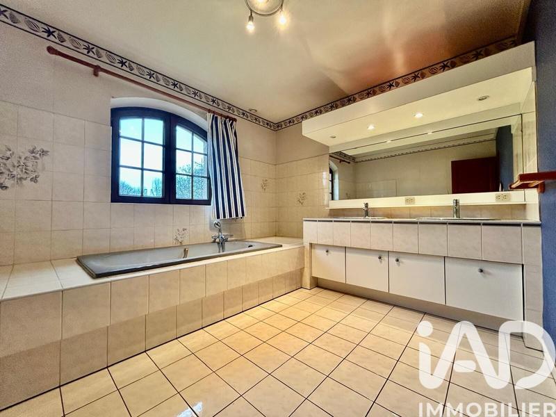 Maison - 186 m² - 7 pièces