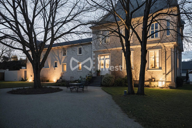 Maison - 370 m² - 14 pièces