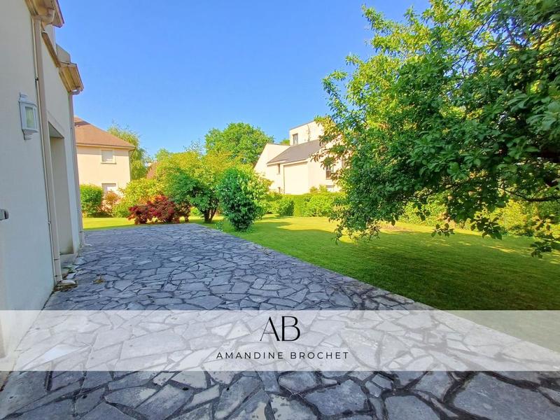 Maison - 180 m² - 7 pièces