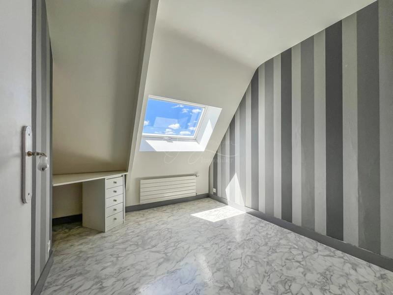 Maison - 180 m² - 8 pièces