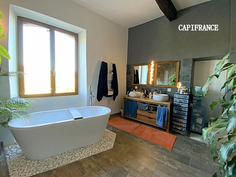 Propriété - 561 m² - 14 pièces