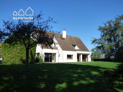 Maison - 330 m² - 8 pièces