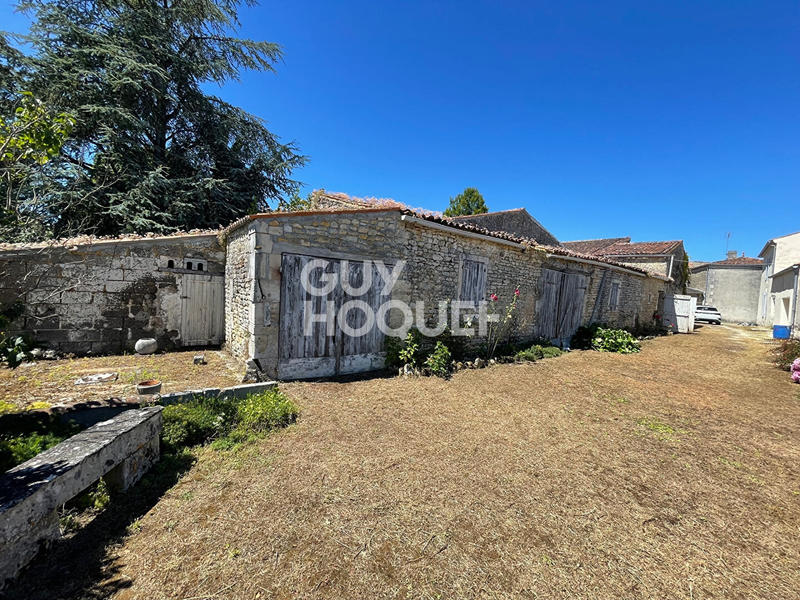 Maison - 235 m² - 10 pièces