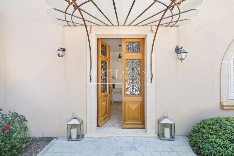 Villa - 260 m² - 10 pièces