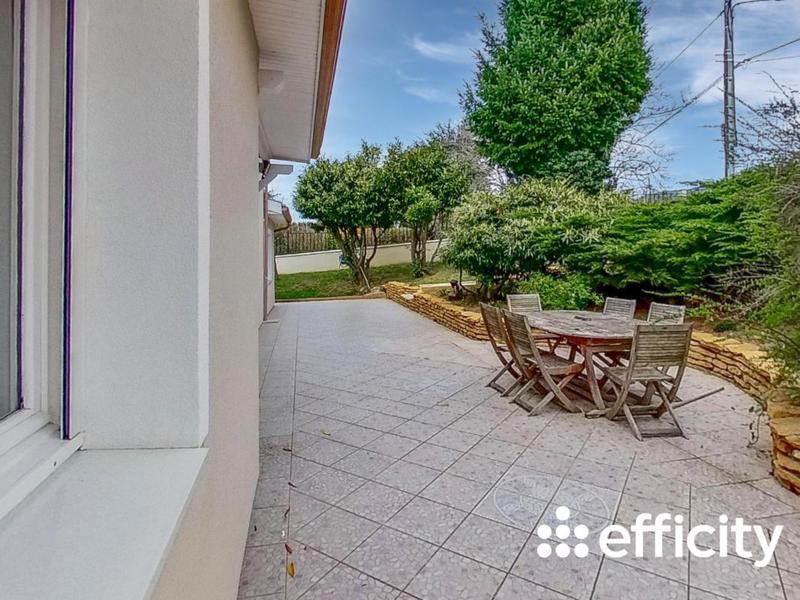 Maison - 186 m² - 8 pièces