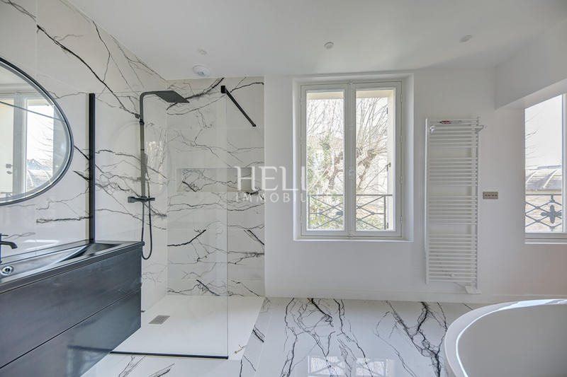 Maison - 383 m² - 9 pièces