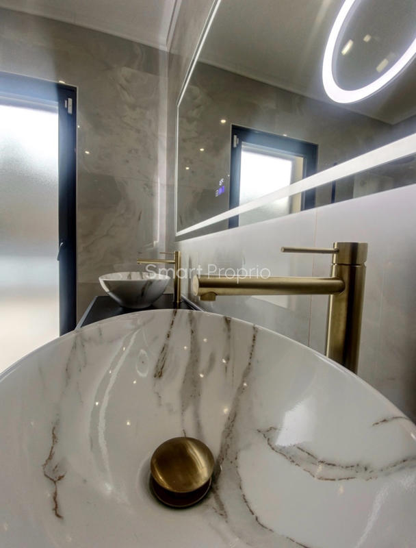 Propriété - 250 m² - 6 pièces