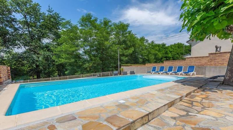 Maison en pierre - 216 m² - 8 pièces