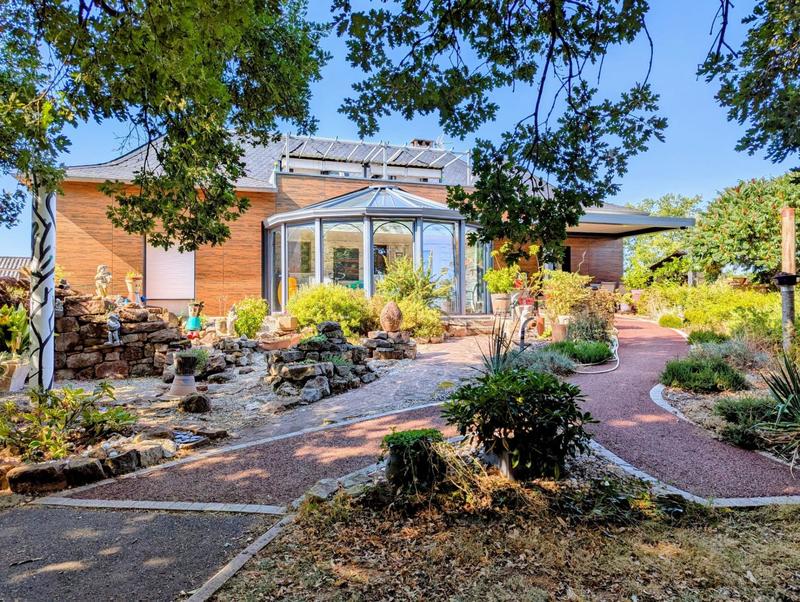 Maison - 320 m² - 12 pièces