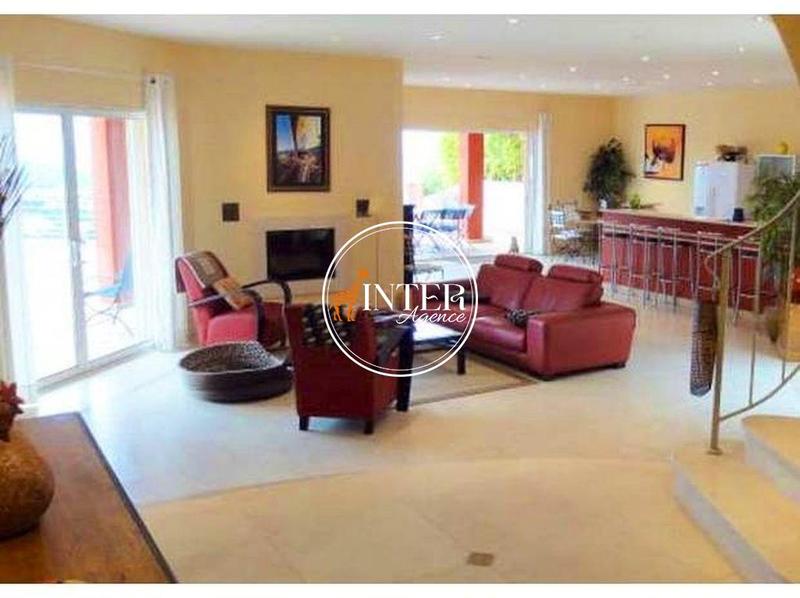 Villa - 270 m² - 6 pièces