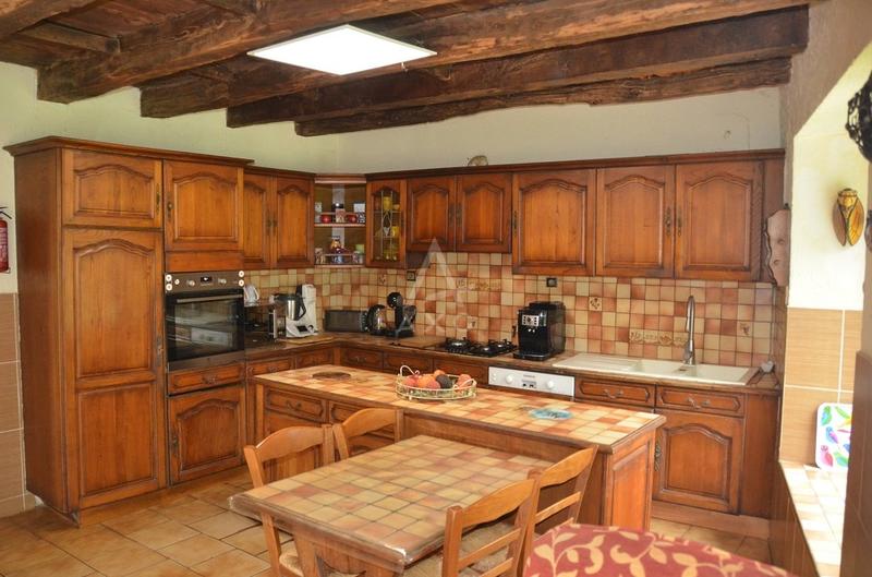 Maison - 640 m² - 25 pièces