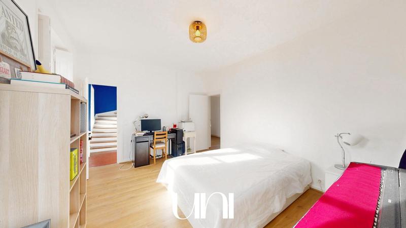 Maison - 218 m² - 8 pièces