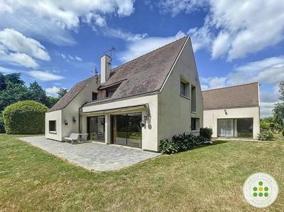 Maison - 330 m² - 8 pièces