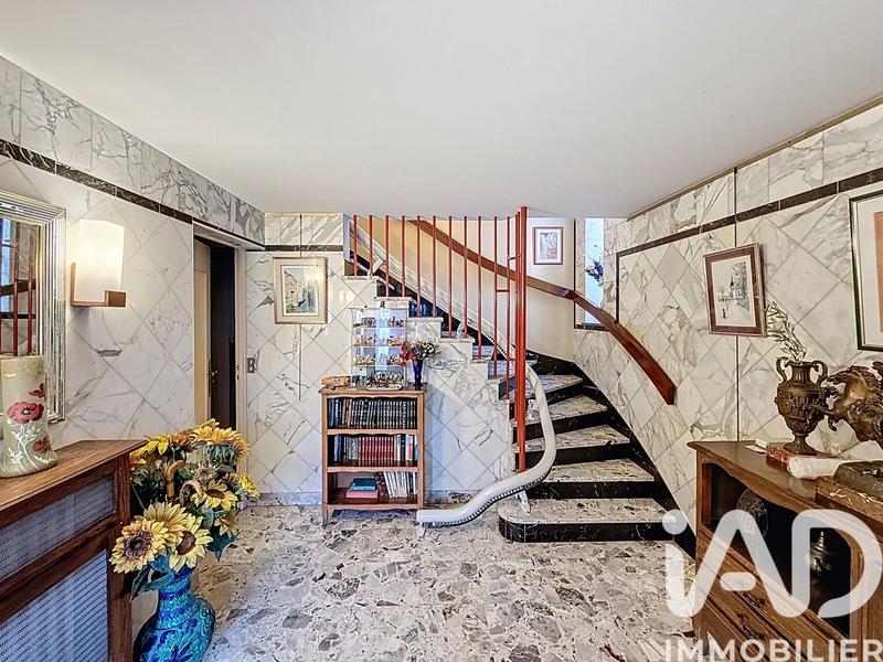 Maison - 239 m² - 9 pièces