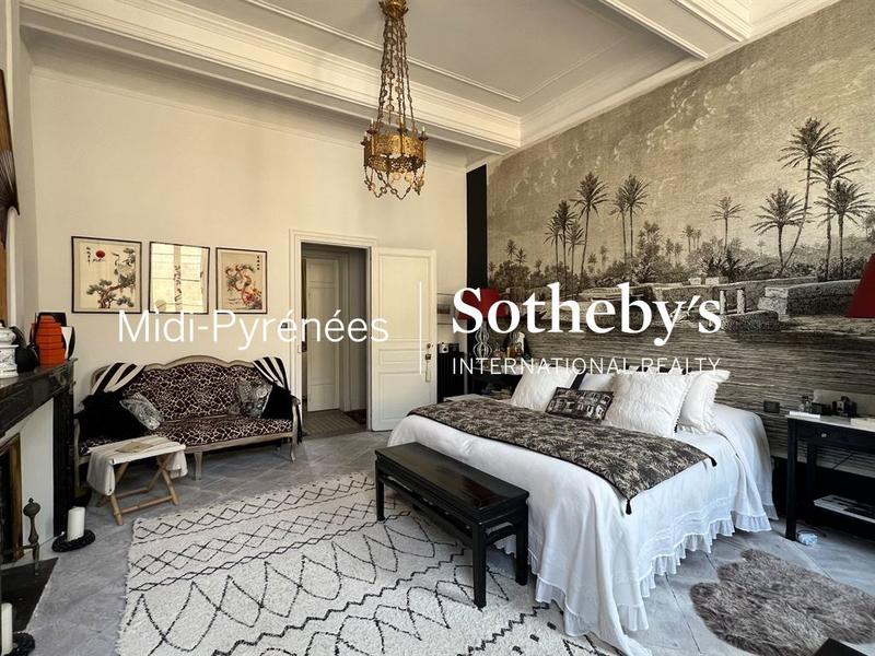 Maison - 465 m² - 10 pièces