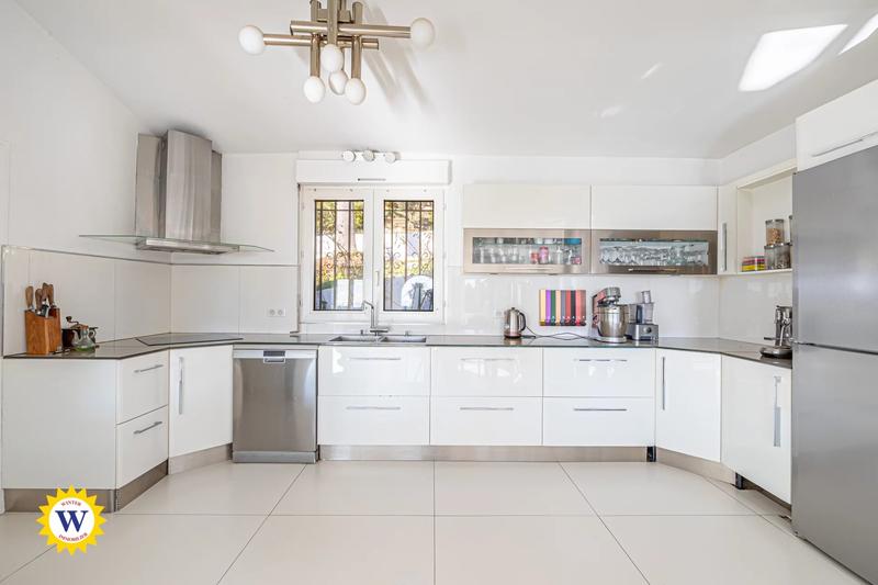 Villa - 223 m² - 6 pièces