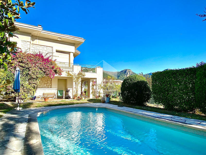 Maison - 144 m² - 6 pièces