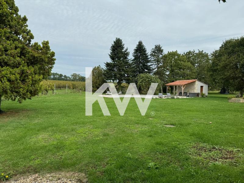 Propriété - 884 m² - 15 pièces