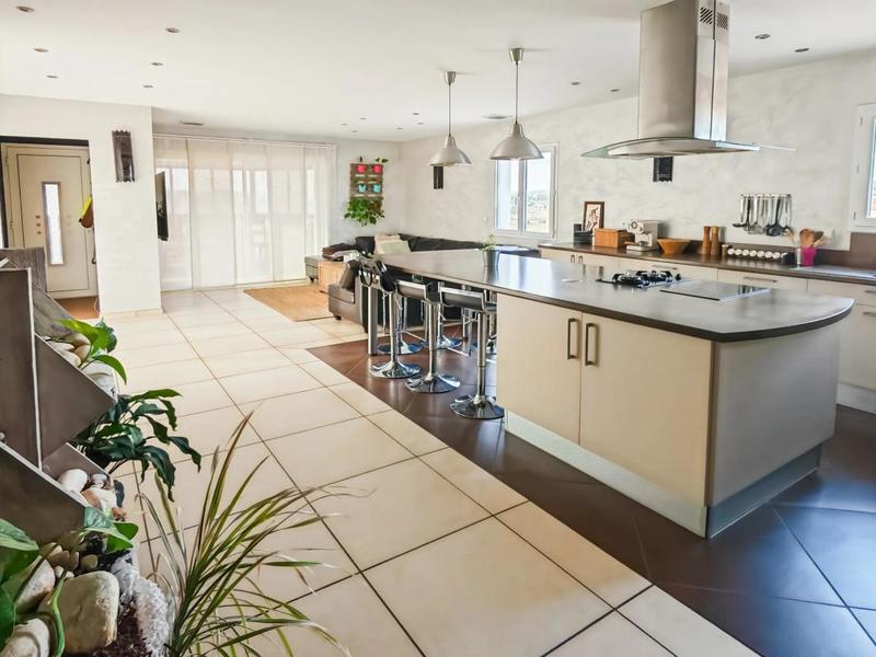 Villa - 240 m² - 9 pièces