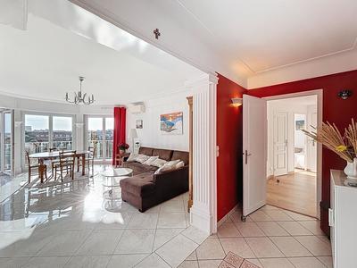 Appartement - 100 m² - 3 pièces