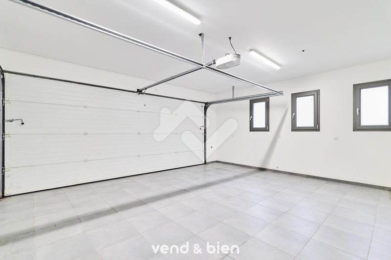 Maison - 223 m² - 8 pièces