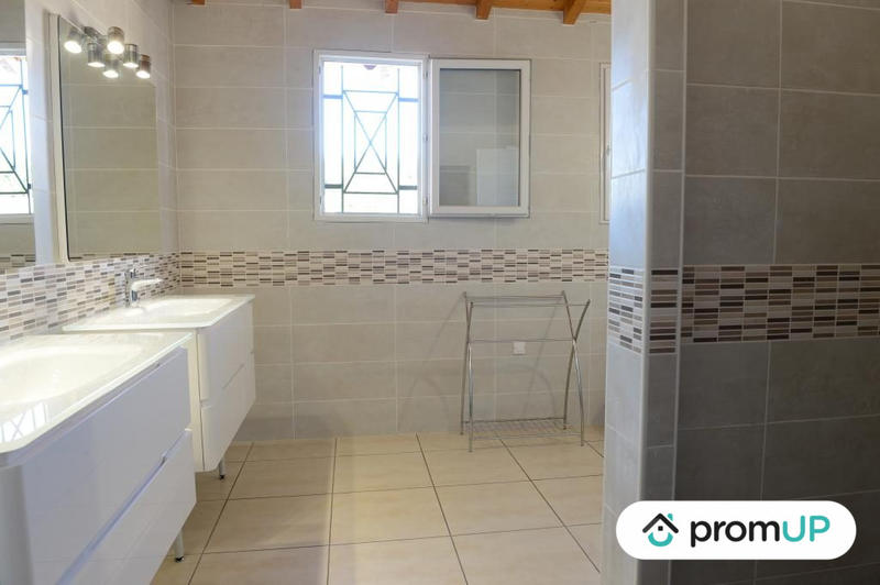 Maison - 780 m² - 18 pièces