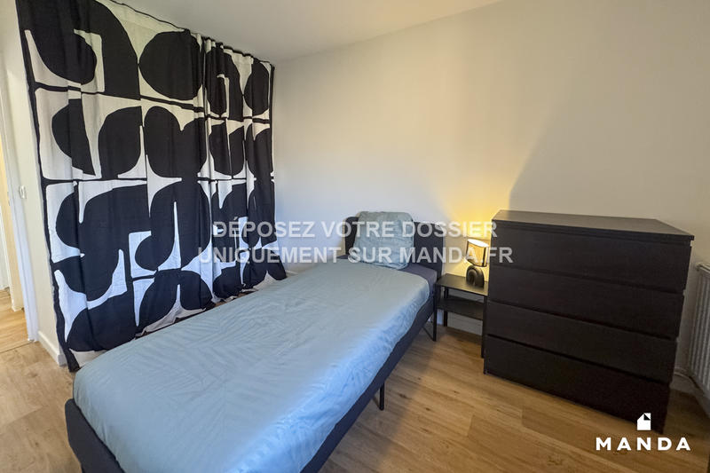 Chambre - 9 m² - 6 pièces