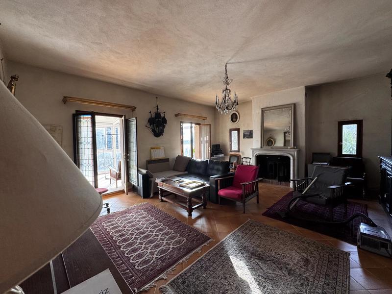 Maison - 274 m² - 10 pièces