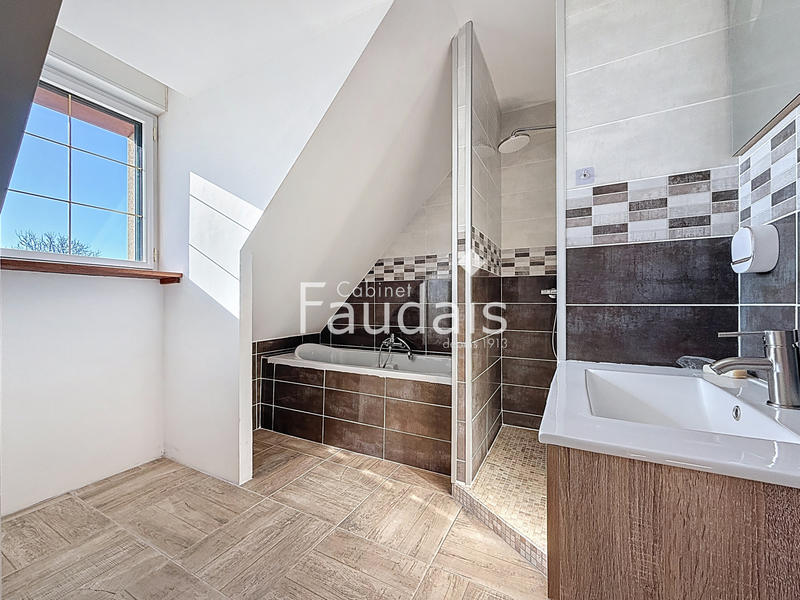 Maison - 140 m² - 7 pièces