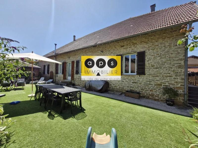 Maison de village - 335 m² - 10 pièces