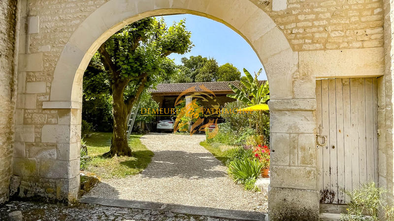 Maison - 280 m² - 6 pièces